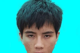 "Người nhện" trèo 6 tầng nhà "khoắng" lô máy tính, điện thoại trị giá 300 triệu đồng