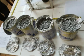 Lộ bí mật trong những hộp sữa được chuyển về từ nước Đức