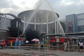 Cứu thoát 7 người trong đám cháy giả định ở Trung tâm thương mại Aeon Mall Long Biên
