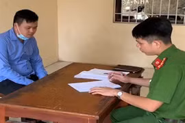 Bắt đối tượng chuyên làm giả từ bằng lái xe...đến sổ 'đỏ'