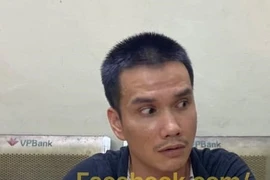 Lật tẩy bí mật trong bao thuốc lá của người đàn ông