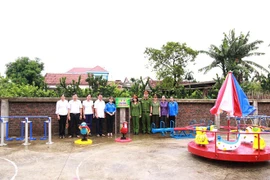 Công an quận Long Biên xây dựng sân chơi thiếu nhi cho trẻ em khó khăn