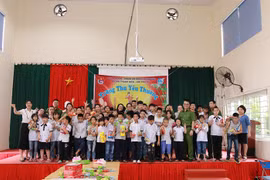 Món quà Trung thu ý nghĩa dành tặng các em học sinh trường Hy Vọng