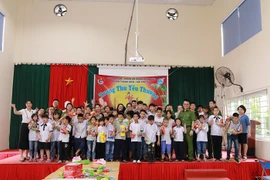 Món quà Trung thu ý nghĩa dành tặng các em học sinh trường Hy Vọng