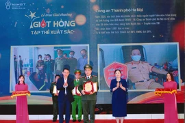 Công an Hà Nội nhận Bằng khen của Bộ Y tế và Giải thưởng “Giọt hồng” 
