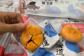 [ẢNH] Cận cảnh vụ phát hiện 10 tấn bánh trung thu, trà sữa nhập lậu