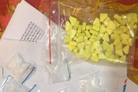 Bắt quả tang "9X" mua bán trái phép chất ma túy