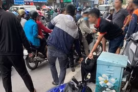 Bắt 'nóng' đối tượng cướp hiệu vàng ở phố Tôn Đức Thắng