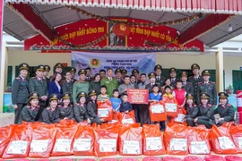 Hành trình “Nghĩa tình biên giới” của cán bộ chiến sỹ Phòng tham mưu Công an Hà Nội