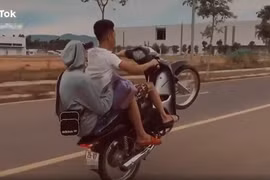 Khoe clip 'bốc đầu' xe lên mạng, nam thanh niên bị phạt hơn 4 triệu đồng