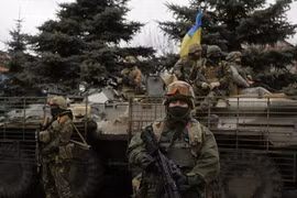 600 quân thiệt mạng tại sân bay, Ukraine đưa quân dự bị tham chiến