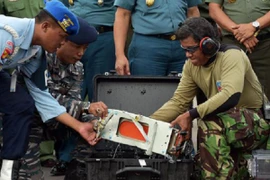 Vớt được hộp đen thứ 2 ghi âm buồng lái máy bay QZ8501