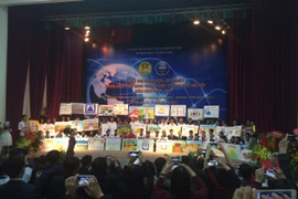 Học sinh Hà Nội hào hứng nghiên cứu khoa học với gần 180 đề tài có tính ứng dụng cao