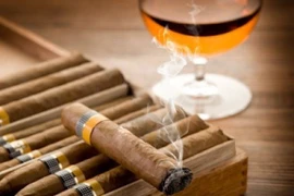 "Xách tay" từ 20 điếu xì gà khi xuất nhập cảnh phải khai báo hải quan