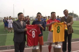 Giao hữu bóng đá giữa Phòng An ninh xã hội, CAH Hoài Đức và bà con giáo dân