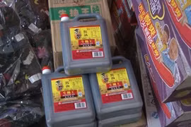 Thu giữ một lô hàng thực phẩm Trung Quốc nhập lậu