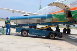 Bắt giữ đối tượng trộm cắp hàng hóa ký gửi tại sân bay Nội Bài