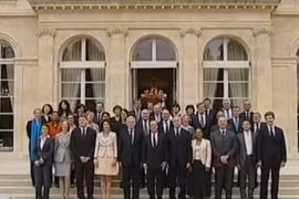 Chính phủ Pháp cắt giảm tiền lương