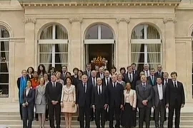 Chính phủ Pháp cắt giảm tiền lương