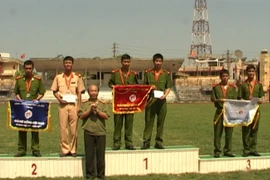 Bế mạc giải chạy vũ trang việt dã CATP năm 2012