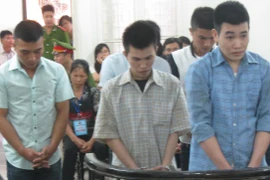 Đánh thiếu nữ chưa hả còn "đả" chết người can ngăn