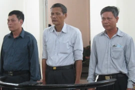 Mở thầu thất bại, chủ tịch xã bán đất công như... đất tư