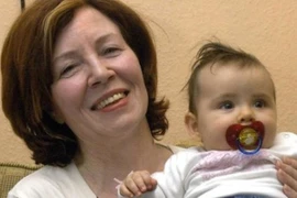 Một người phụ nữ Đức 65 tuổi vẫn sinh tư