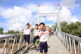 Bạc Liêu nhận bàn giao cầu thép dây văng qua kênh Điền Cô Ba