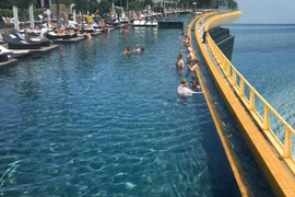 Dự án có bể bơi vô cực dát vàng 24K cao nhất và lớn nhất thế giới