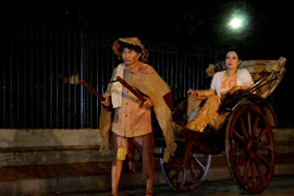 Liveshow hề chèo 10 tỷ đồng của Xuân Hinh cháy vé