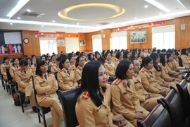 Nâng cao nghiệp vụ chỉ huy, điều khiển giao thông cho nữ CSGT