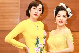 Thúy Nga "đọ dáng" cùng Hoài Linh 