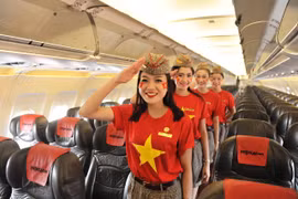 Rộn ràng không khí ngày 2-9 trên mọi nẻo đường, chuyến bay