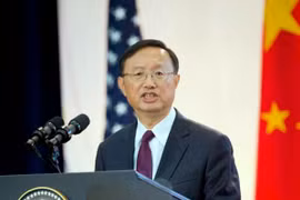 Ủy viên Quốc vụ Trung Quốc thăm Mỹ, hội kiến với ông Trump trong 5 phút 