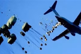 Mỹ bị cáo buộc trợ giúp phiến quân IS ở Mosul, Iraq