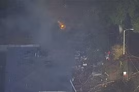 Máy bay đâm vào 2 ngôi nhà ở California, 6 người thương vong