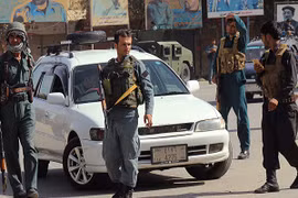 Ít nhất 11 cảnh sát Afghaninstan bị đồng nghiệp bắt chết tại chỗ