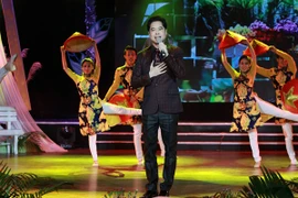 Ngọc Sơn, Phi Nhung chuyển tải chữ "Thương" đến khán giả