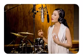 Lệ Quyên khóc khi thu âm CD nhạc Lam Phương 