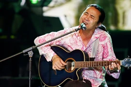 Lộ diện bộ tứ giám khảo "Sing my song"