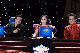 Nghệ sĩ hài hải ngoại Quang Minh ngồi nghế nóng cùng Việt Hương và Thanh Bạch.