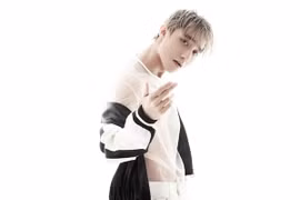 Sơn Tùng M-TP "khoe" phong cách thời trang phóng khoáng