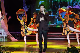 Ngọc Sơn, Phi Nhung chuyển tải chữ "Thương" đến khán giả