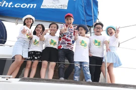 Noo Phước Thịnh cùng 6 học trò đi du thuyền 5 sao khám phá vịnh Phuket