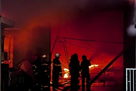 Từ vụ cháy nhà xưởng ở phố Ngô Gia Tự, Hà Nội: Đã bị đình chỉ nhưng vẫn hoạt động “chui” xử lý ra sao?