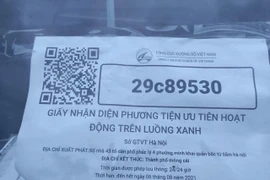 Lập biên bản lái xe đi không đúng tuyến luồng xanh, cố tình “livestream”chống đối