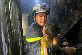  Kịp thời giải cứu 3 người mắc kẹt trong vụ cháy nhà dân trên địa bàn phường Bồ Đề