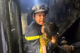  Kịp thời giải cứu 3 người mắc kẹt trong vụ cháy nhà dân trên địa bàn phường Bồ Đề