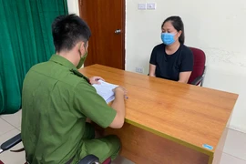 Long Biên: Khởi tố đối tượng nữ say rượu, tấn công công an tại chốt kiểm dịch Covid-19