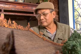 Độc đáo mô hình đình làng bằng gỗ siêu nhỏ